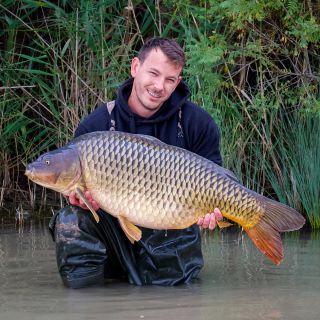 Když se podzim teprve rozjížděl 🍂😎 @errrbas #krill #svazovka #boiliesfishing #catchandrealease #longdistancefishing...